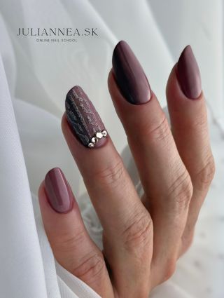 Milujem tieto neurčité odtiene hnedo-nude-ružovej 😍Piece of Cake @ruscona 🤎 #nailporn #nailsofinstagram #nailstagram...