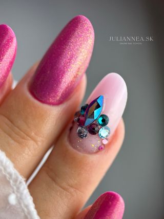 Experimentujem s cat eye, veľmi sa mi to ale nepodarilo odfotiť 😀🙈 Prep Dehydrator, Akrylgel Mochi, Cat Eye Bloom a lesk...