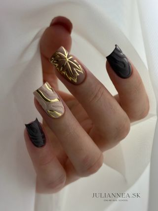 A kráľovné tejto jesene... sú tieto nechty! 🍁 Požiadavka bola javorový list, ale ja som chcela, aby to bol dizajn hodný...