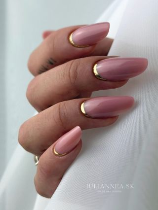 Očarujúci minimalizmus s kvapkou luxusu pre dokonalú @barborahr ✨ Prep Dehydrator Primer Akrylgel Cake Gloss...