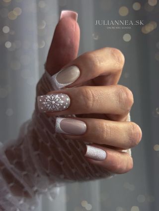 ❄️❄️❄️ Ďalšia super spoľahlivá podkladová báza v hre je... Dream base Elsa od Trendy Nails (kúpite u @beauty_market_bb_ )...